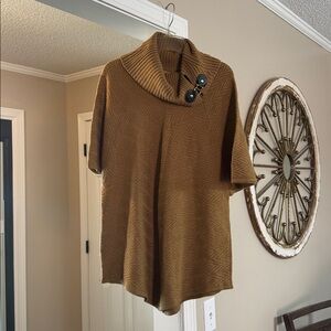 Cowl neck, light with short wide sleeve
